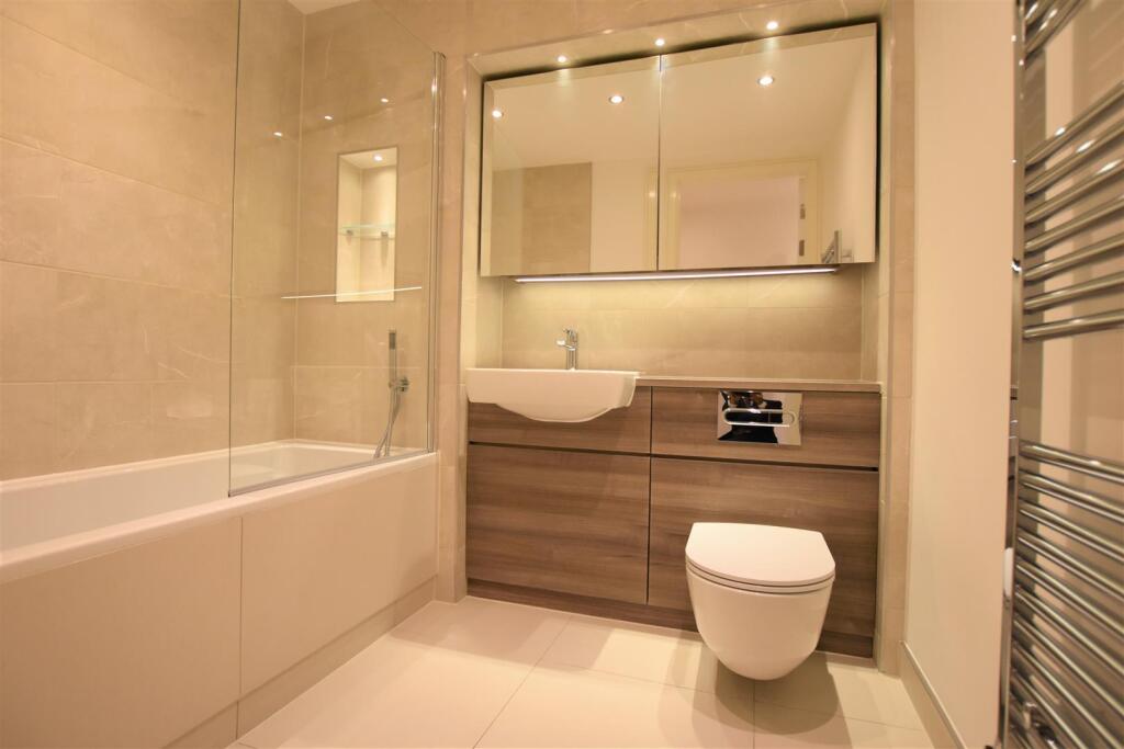 Apartment in Southall - View 5