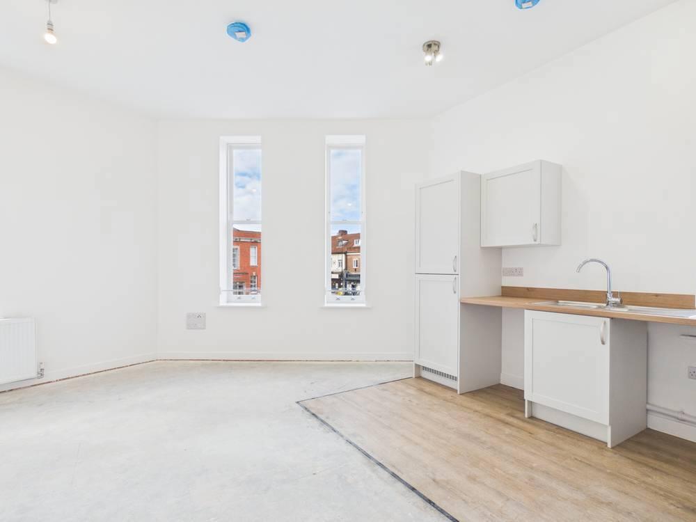 Apartment in Trafford, Brooklands - View 5