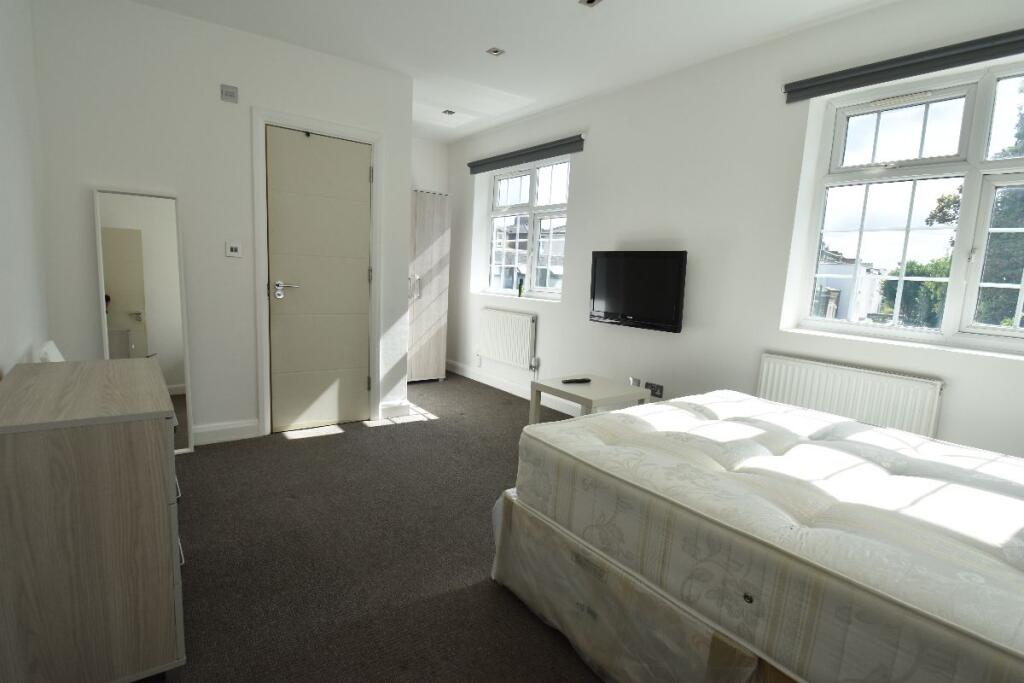 Main image of property: Room @ 275 Uxbridge Road W12