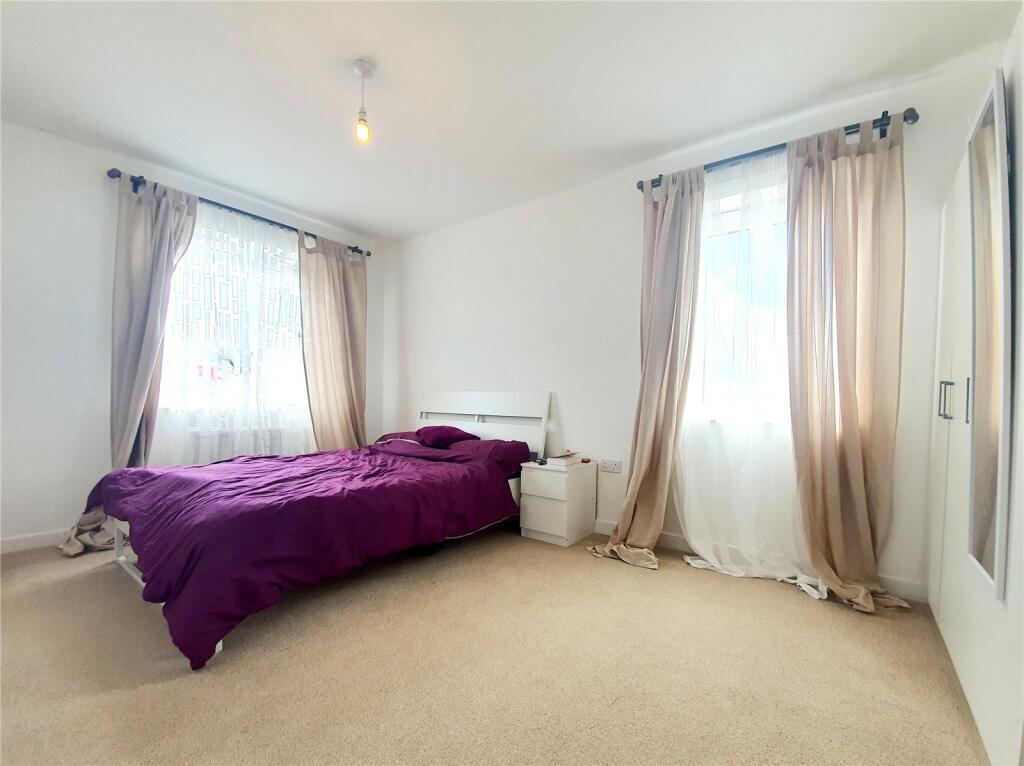Apartment in Milton Keynes, Fairfields - View 4