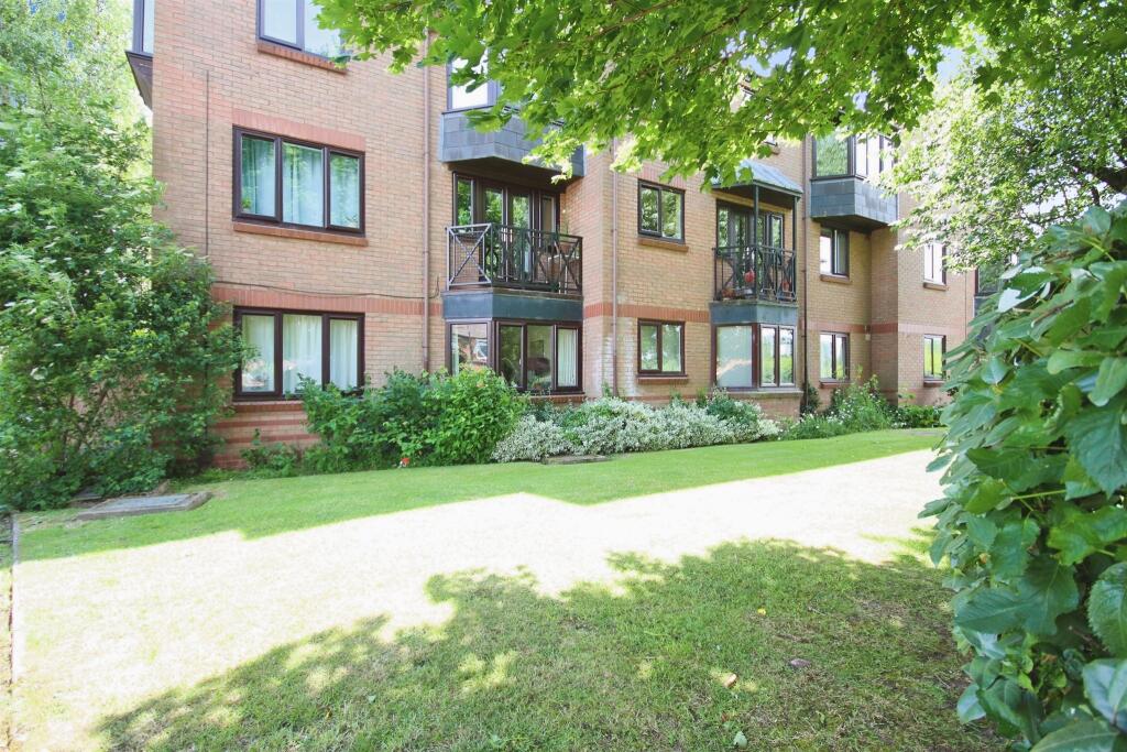 Main image of property: Lammas Walk, Warwick