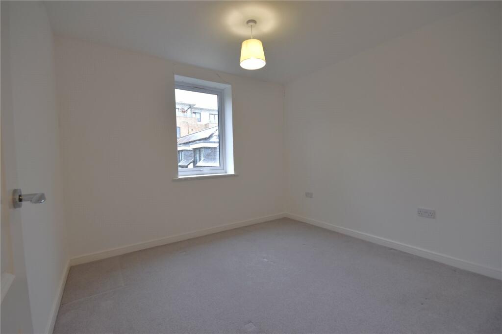 Sovereign Walk, Victoria Road, Horley, RH6 photo 3