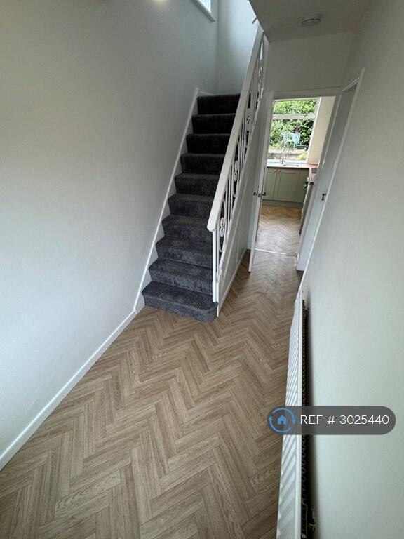 House in Leeds, Hunslet Carr, Belle Isle - View 2