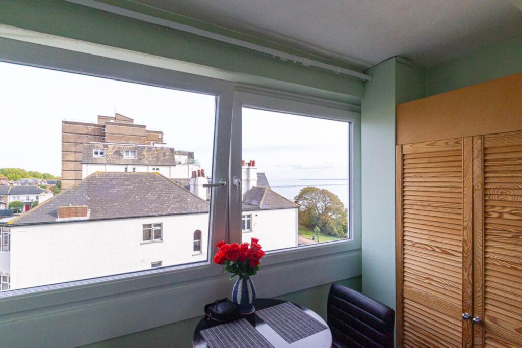 Apartment in Southend-on-Sea - View 5