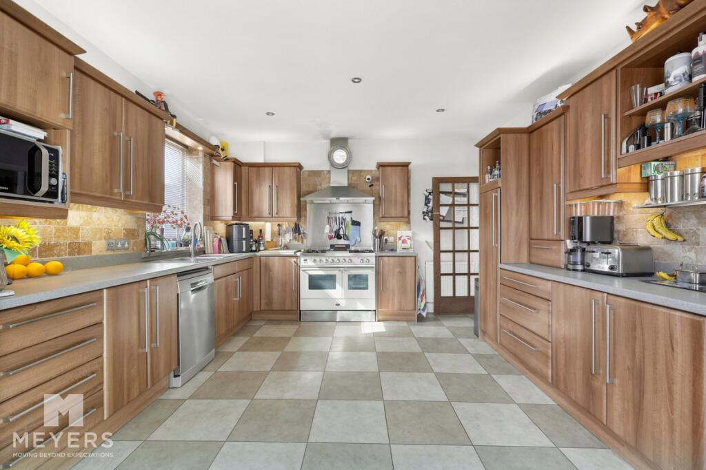Durrington Road, Bournemouth, BH7 6 photo 5