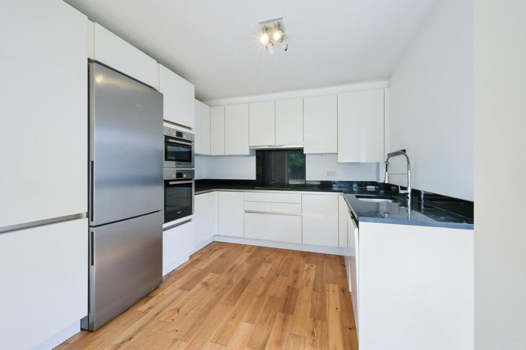 House in Worcester Park, Cuddington, West Ewell - View 3