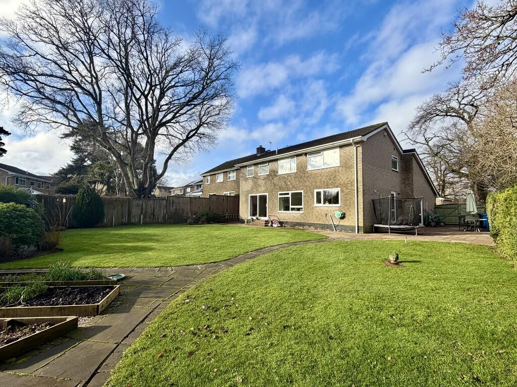 Lynwood Drive, Merley photo 4