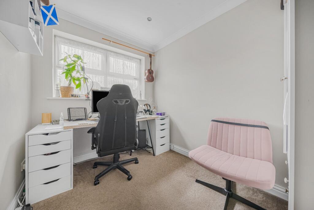 Apartment in Sunbury-on-Thames, Kempton Park - View 4