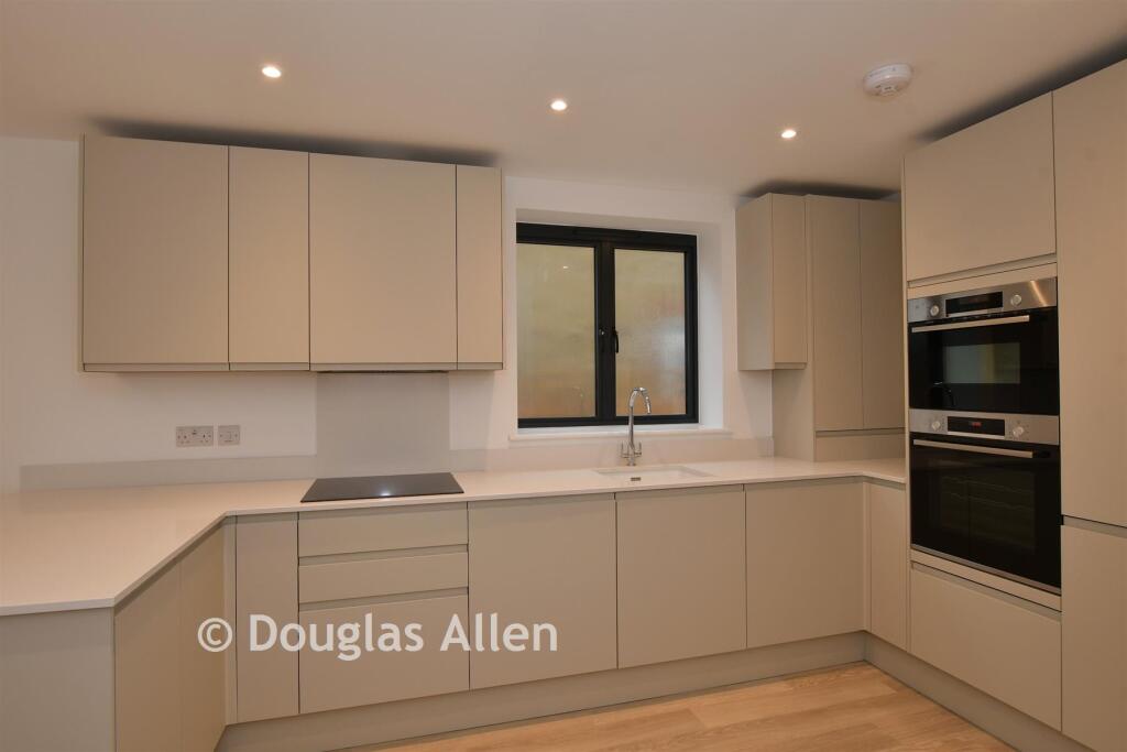 Apartment in London, Chingford - View 4