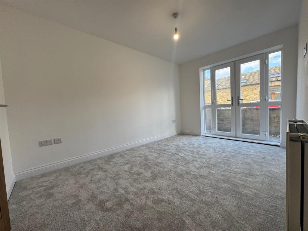 Apartment in Bradford, West Yorkshire - More