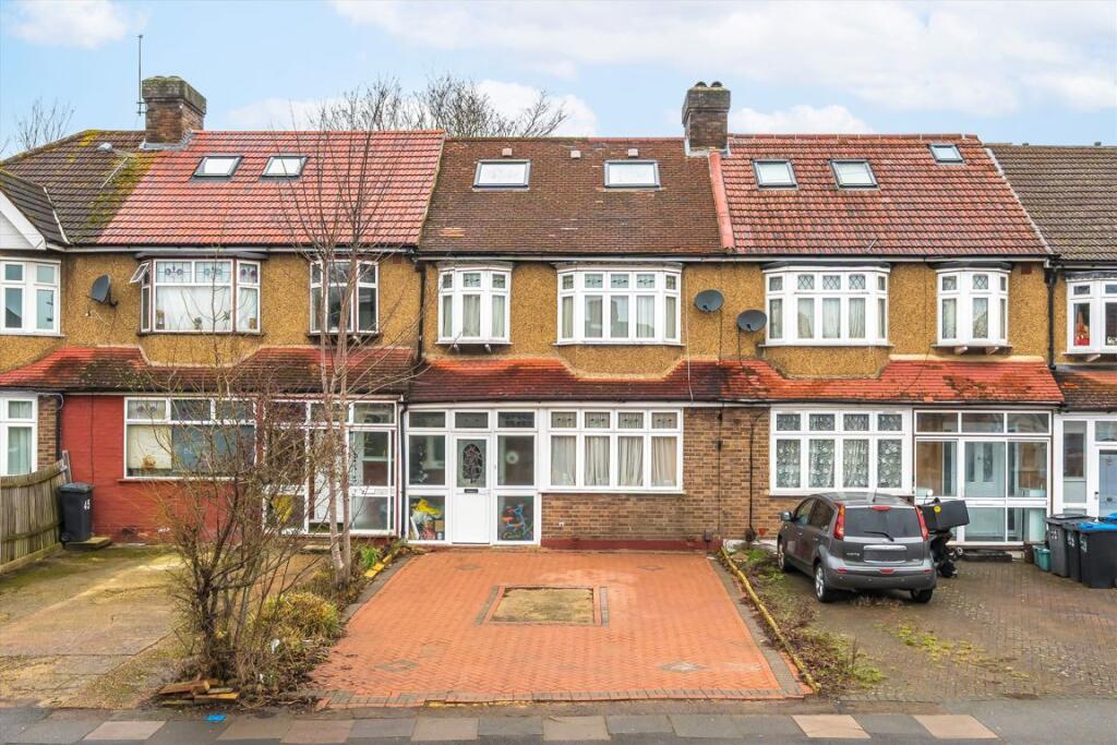Main image of property: Links Avenue, Morden
