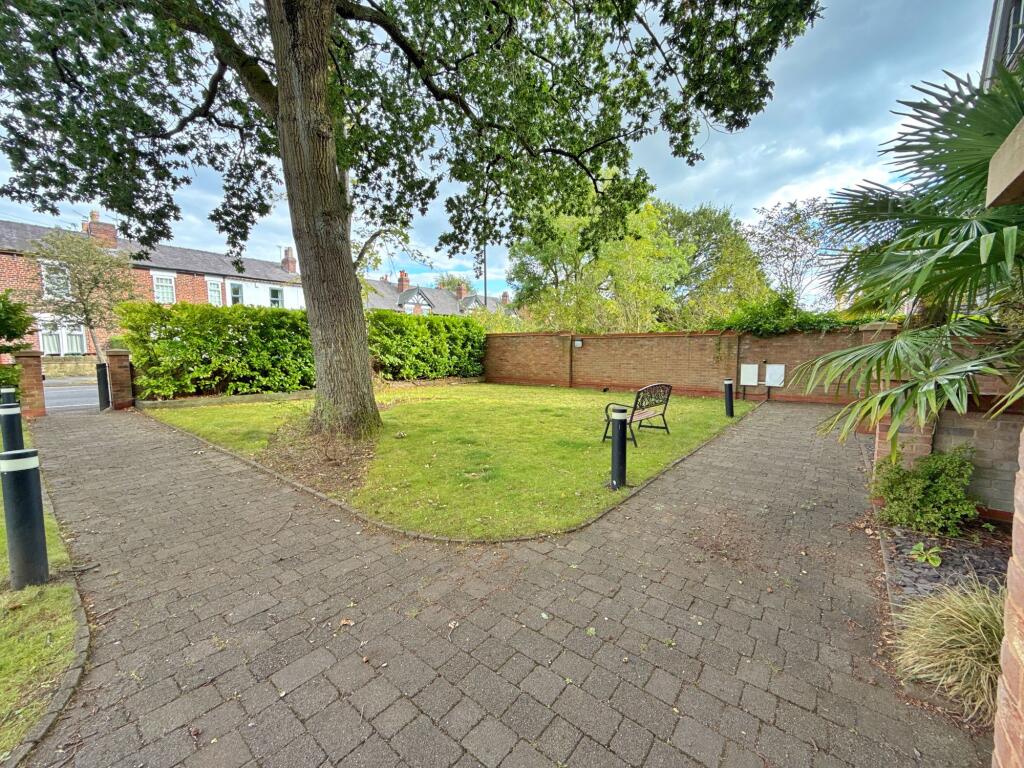House in Stockport, Greater Manchester - View 5