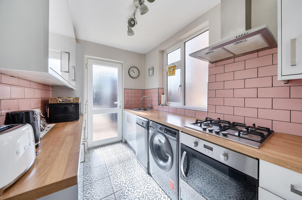 House in Dunstable, Central Bedfordshire - View 5