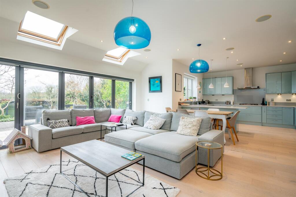 House in St Albans, King Harry Park, St Stephens - View 3