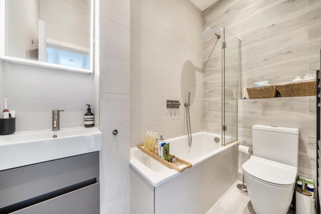 Apartment in London - View 5