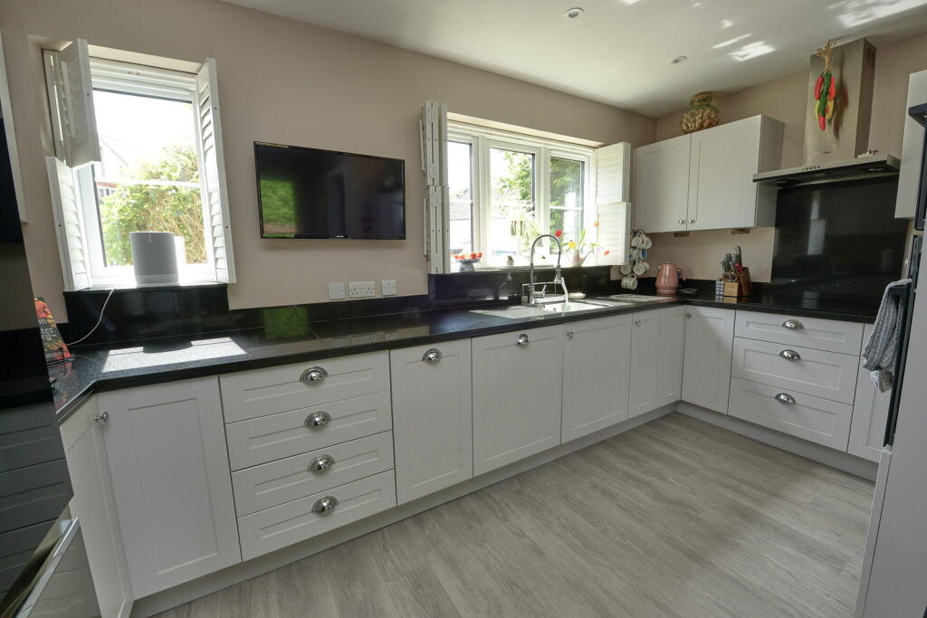 Fullerton Close, Fleet, GU51 1BJ - View 6
