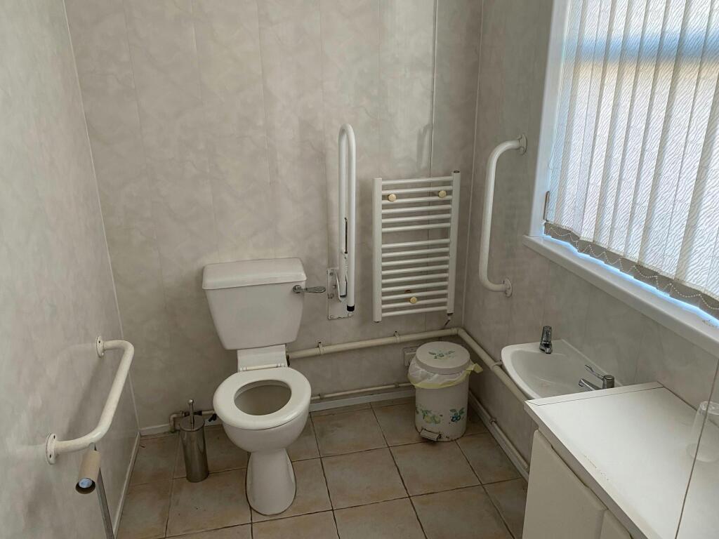 Toilet1.jpg