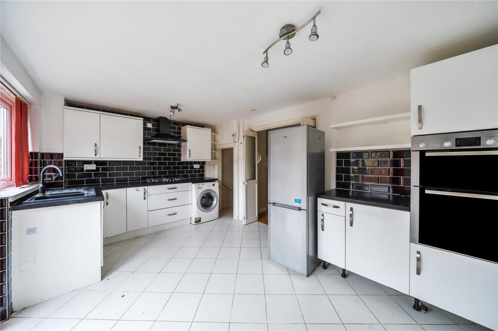 House in Luton, Hockwell Ring, Leagrave - View 5