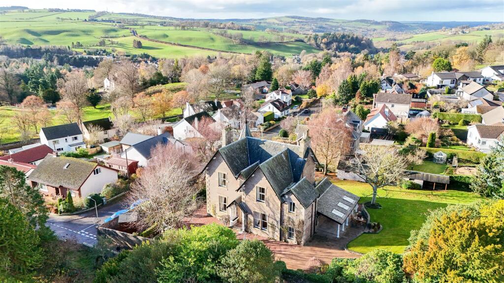 5-bed detached on Friars Lane, Lanark, £725,000