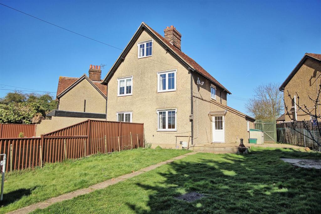 Whitehall Cottages - Hunsdon - Chain Free photo 4