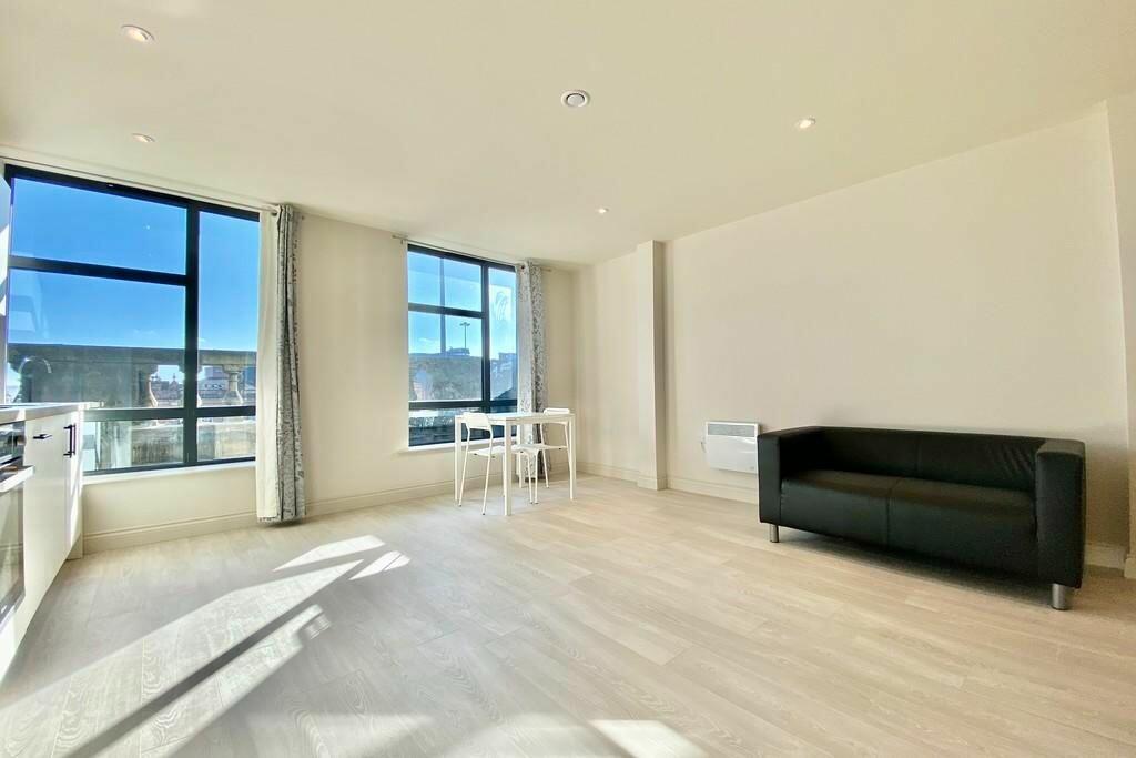 Apartment in Leeds, Leylands, Lovell Park - View 2