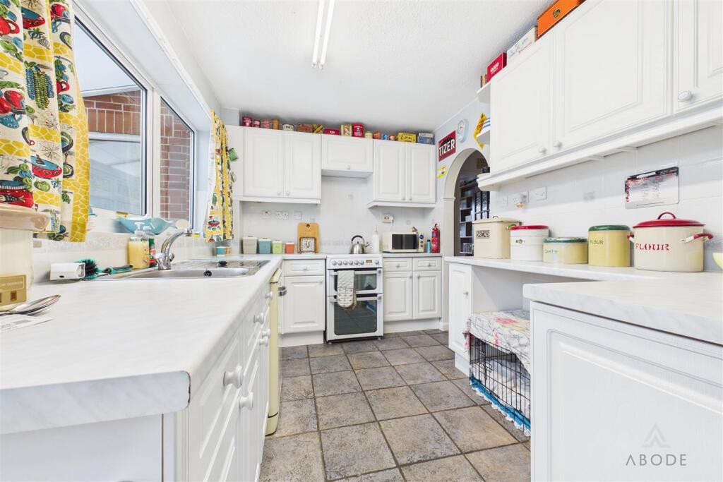 House in Stoke-on-Trent - More