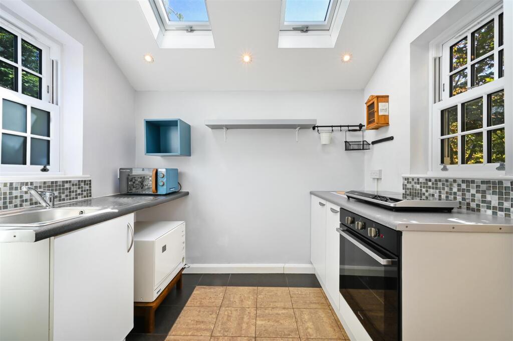 House in London - View 5