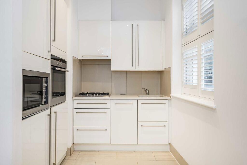Apartment in London, Kensington - View 2
