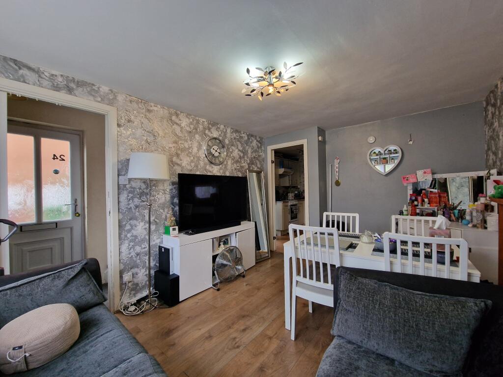 Warmley Close, Wolverhampton, WV6 photo 2