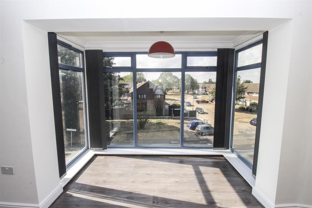 Apartment in Southend-on-Sea - View 3