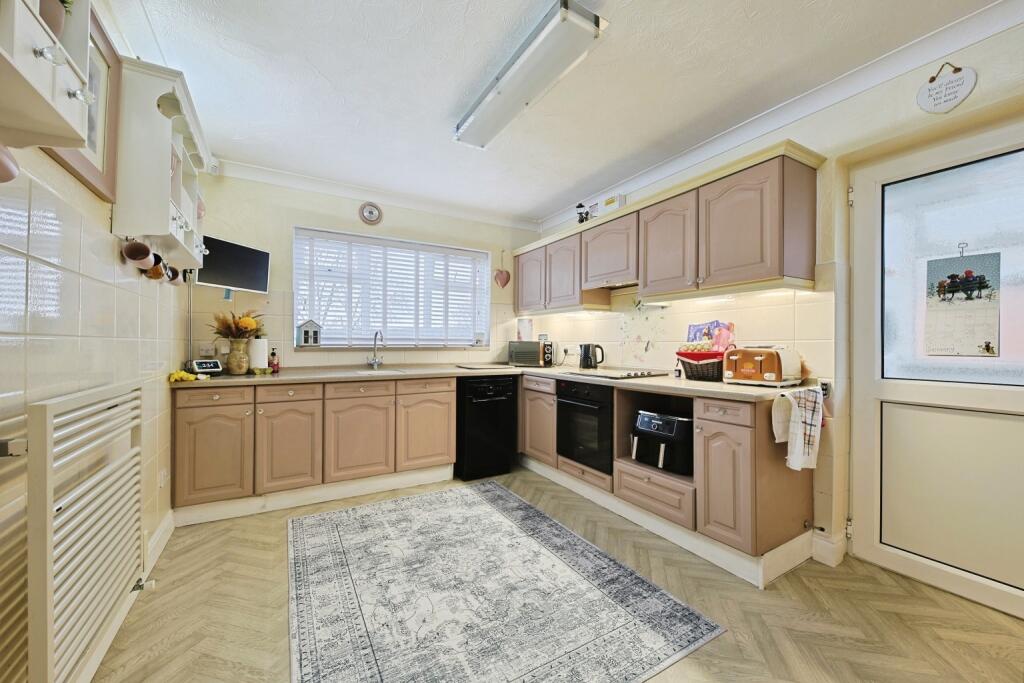 Bowmandale, Barton-Upon-Humber, Lincolnshire, DN18 5EE photo 2