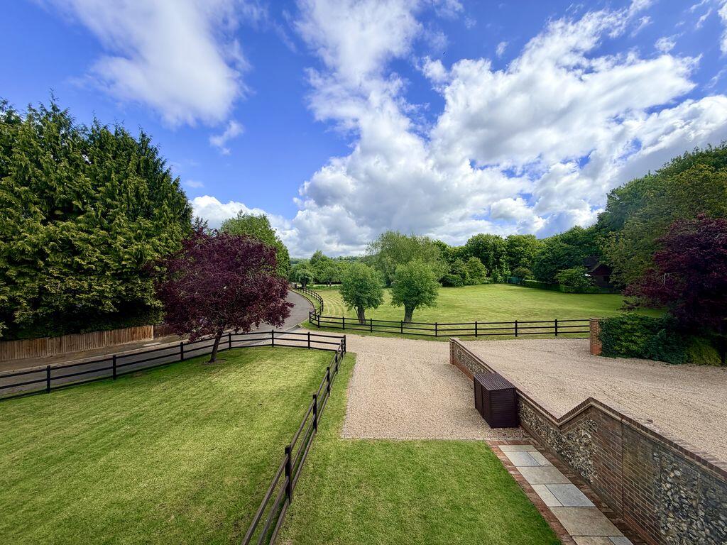 Grade II listed Family Home photo 2