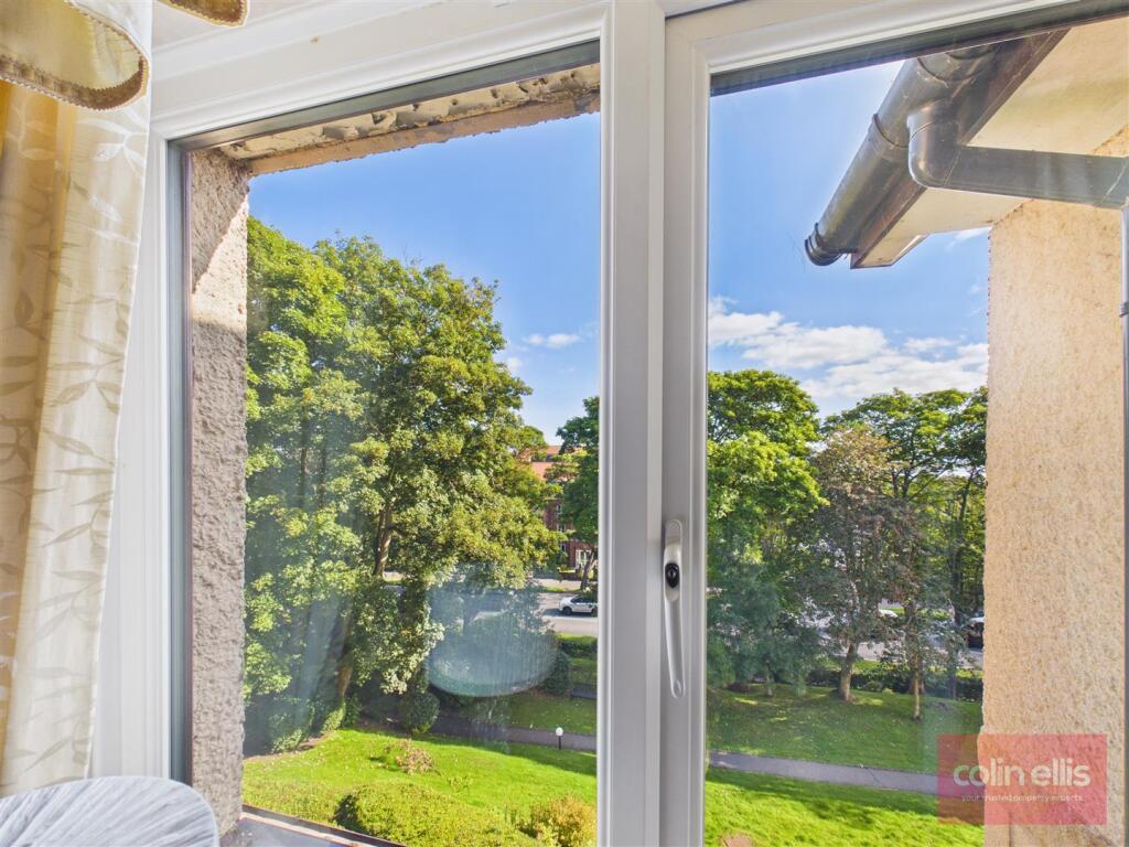 Apartment in Scarborough, South Cliff - View 4