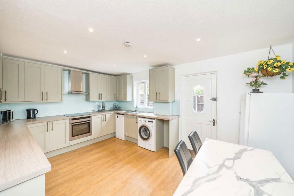 House in Twickenham - View 3