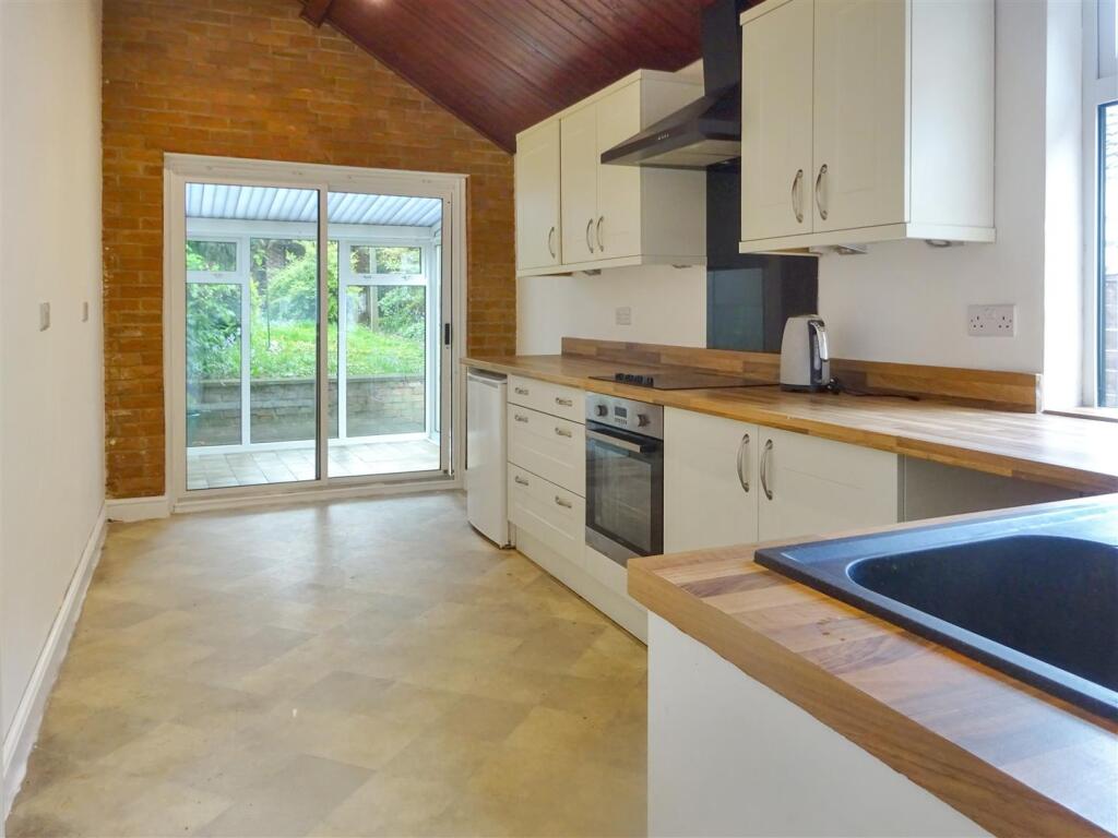 House in Kettering, Brambleside - View 4