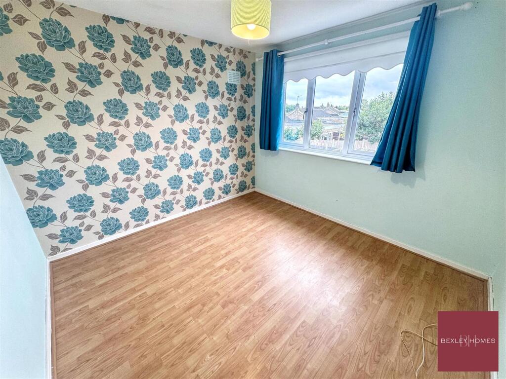 House in Dartford - More