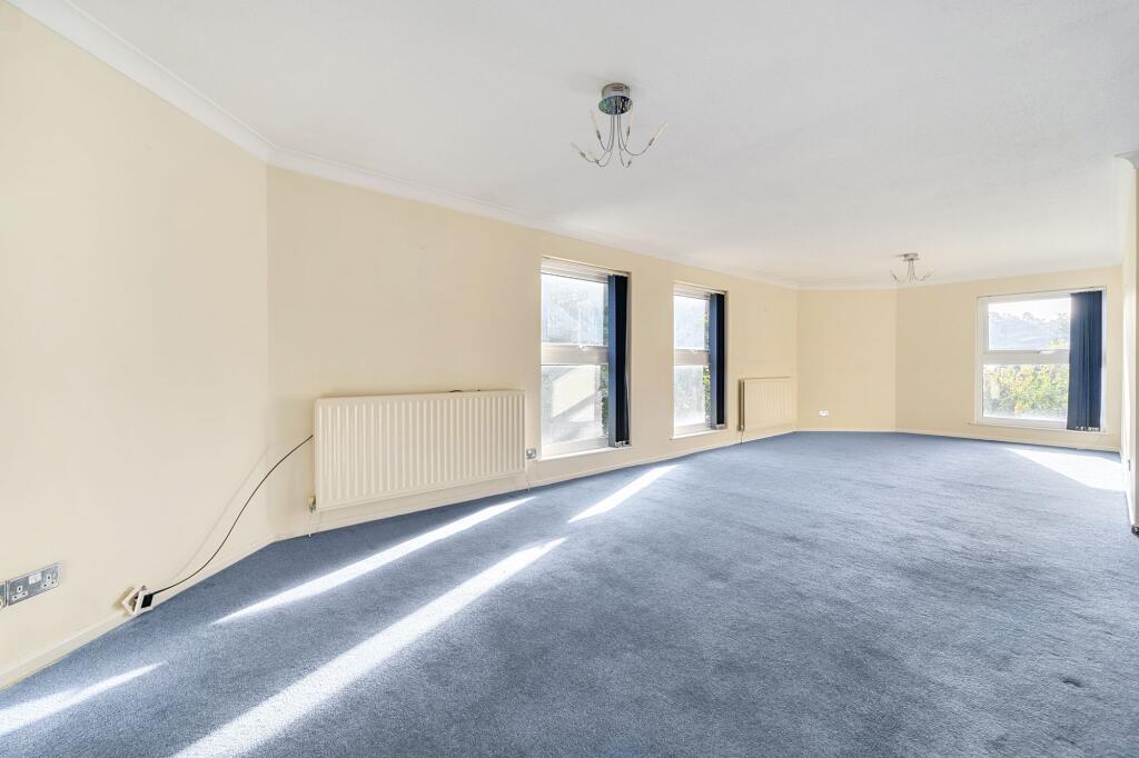 Apartment in Waverley, Godalming - View 4