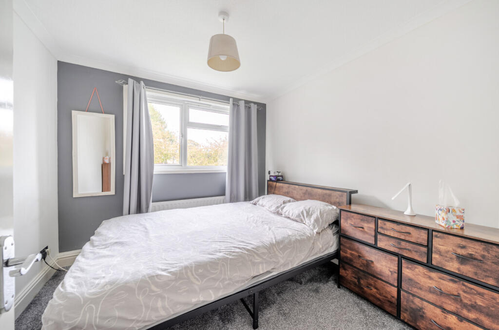 Apartment in Horsham, West Sussex - View 5
