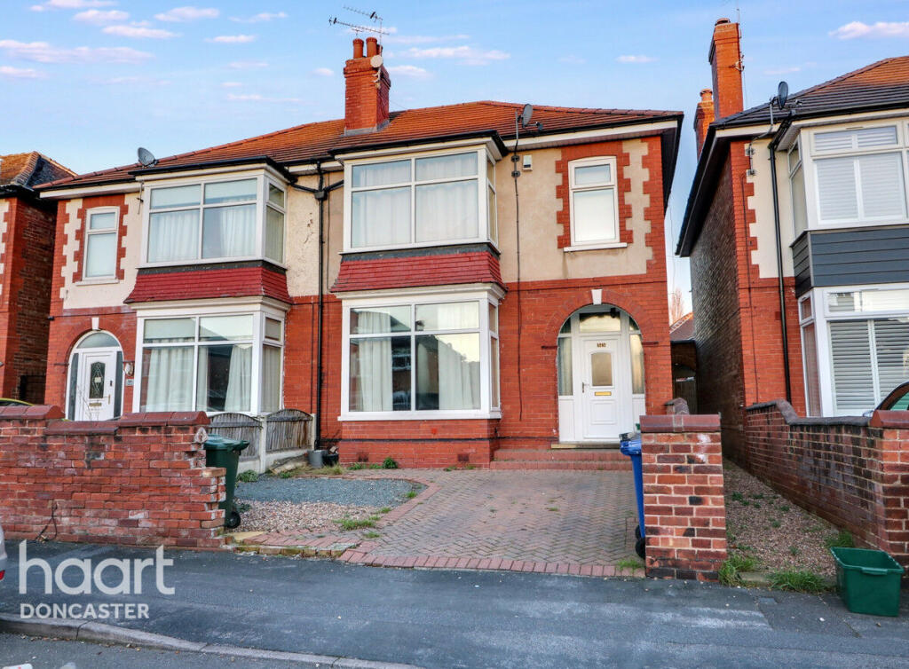 3-bed semi-detached on Balmoral Road, Town Moor, Doncaster, £200,000