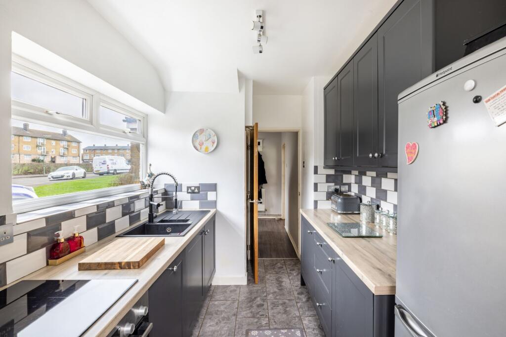 Preston Lane, Tadworth, KT20 photo 2