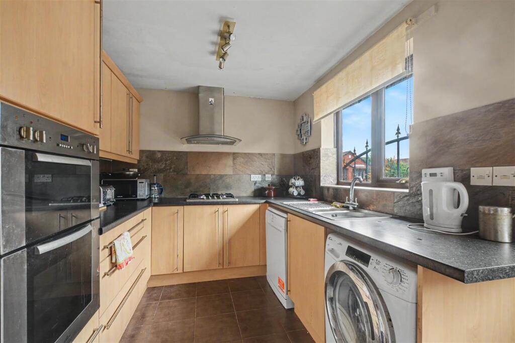 House in Nottingham - View 5