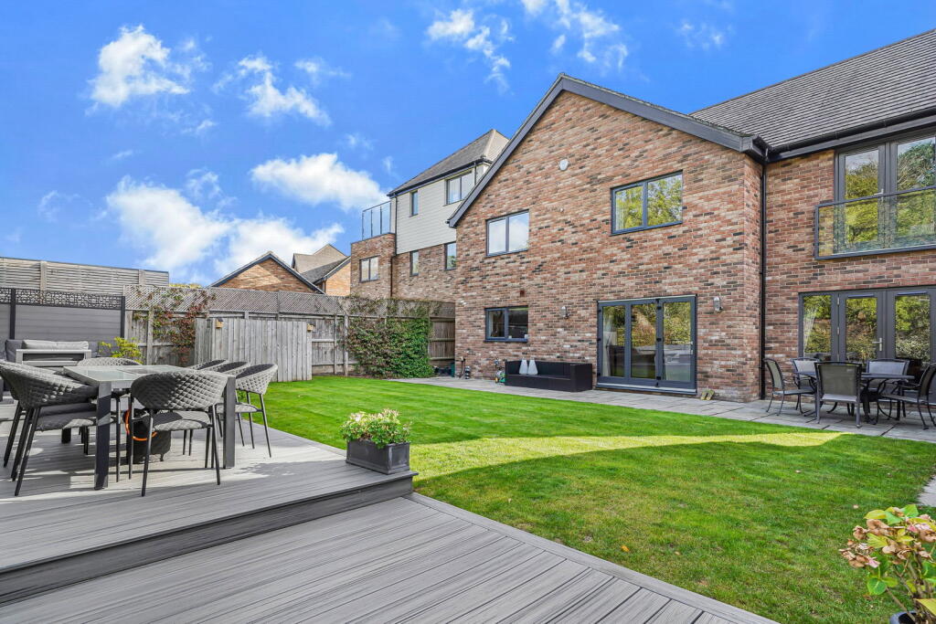Park View, Chigwell IG7 photo 3