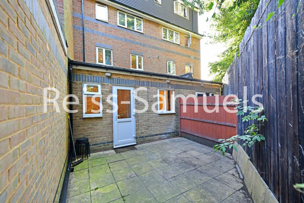 6 bedroom semi-detached house for rent