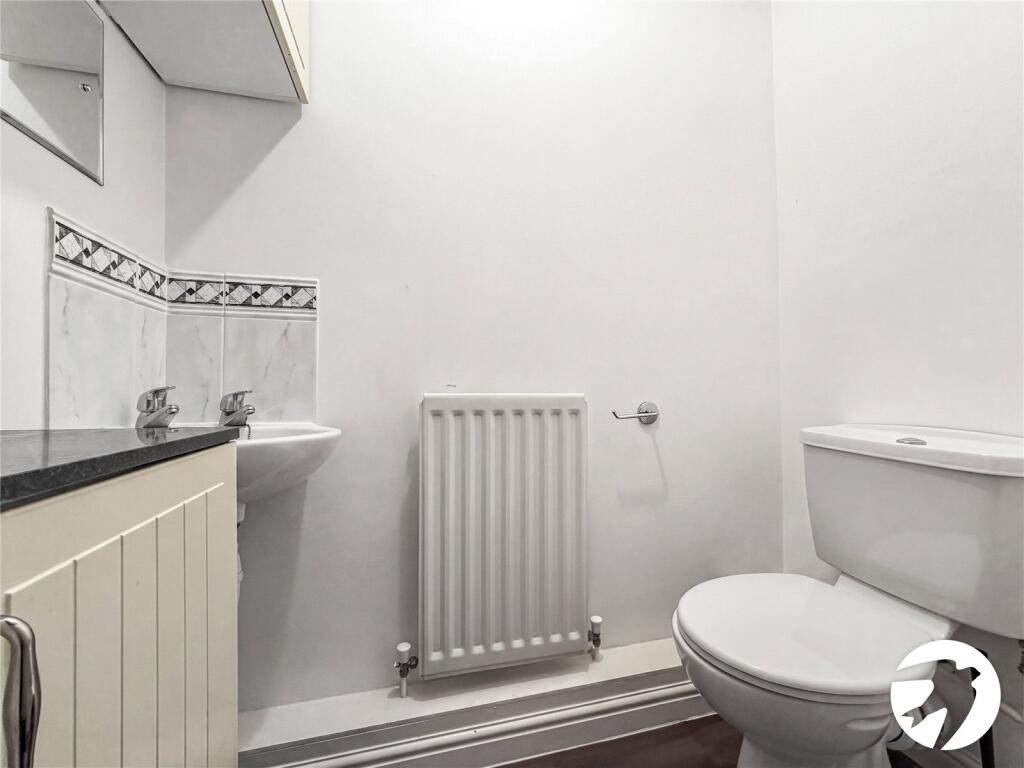 House in Chatham, Medway - More