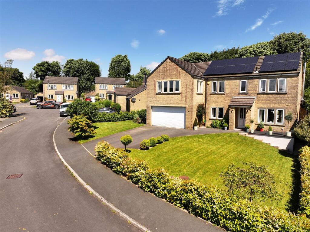 Main image of property: 17 Pinfold Close, Barkisland, Halifax, HX4 0EY