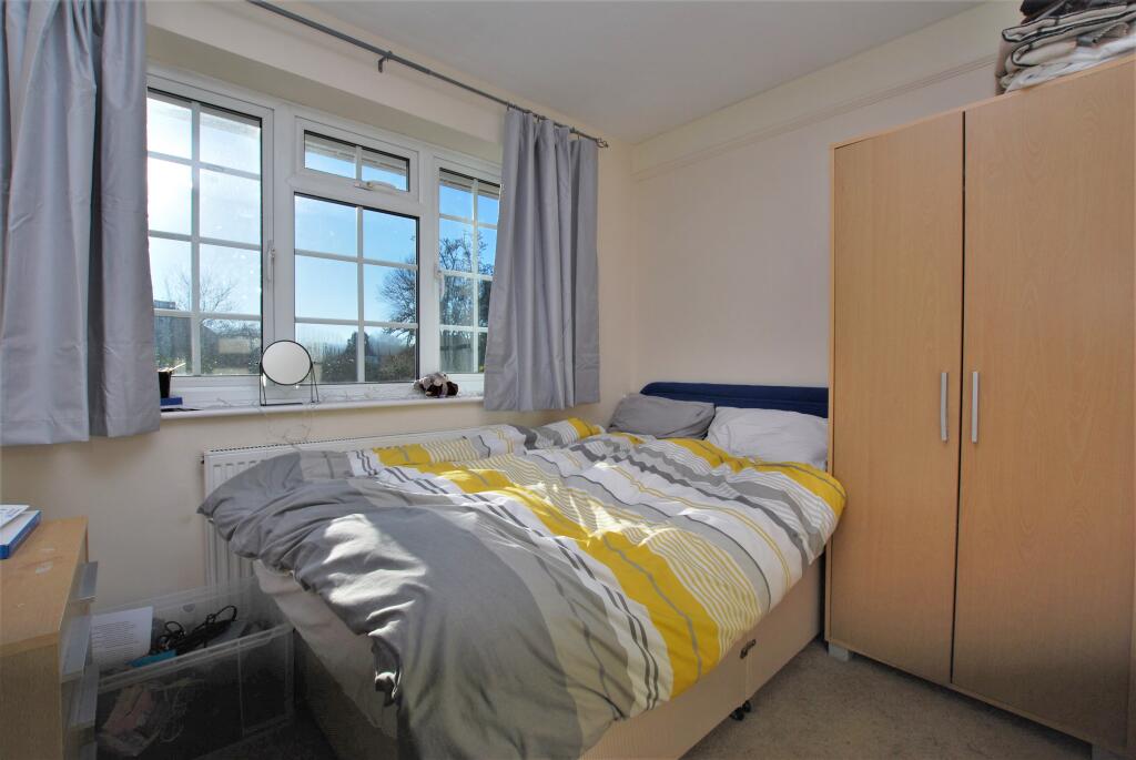 House in Guildford, Woodbridge Hill - View 5