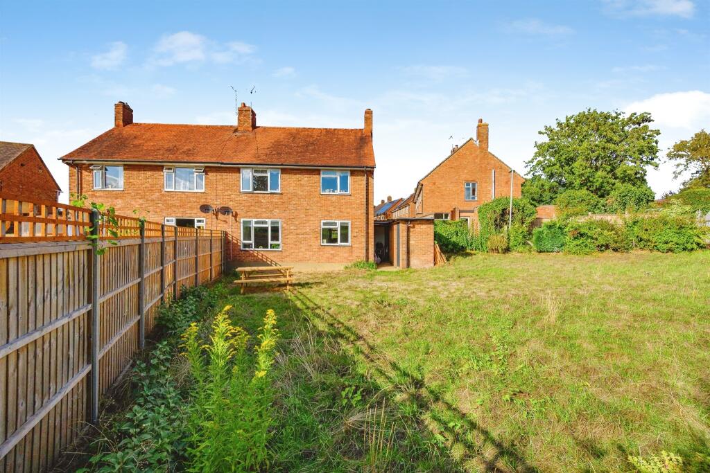 House in Three Rivers, Abbots Langley - More