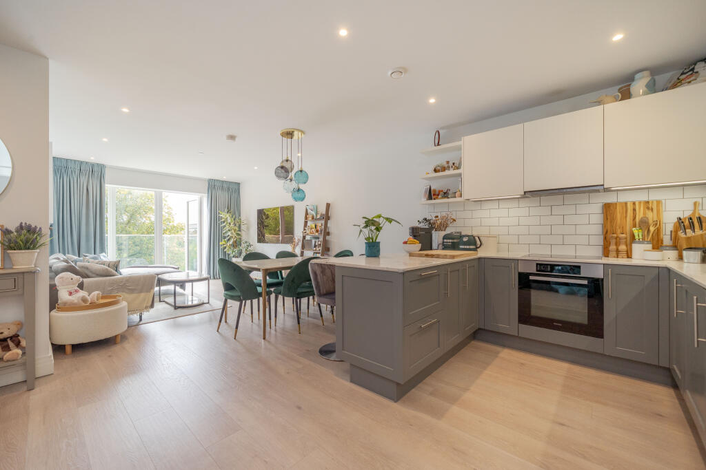Apartment in London - View 2