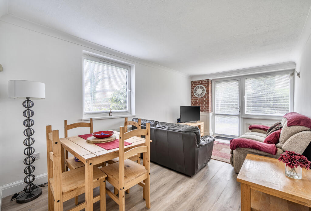3-bed flat on North Street, Carshalton, SM5, £330,000