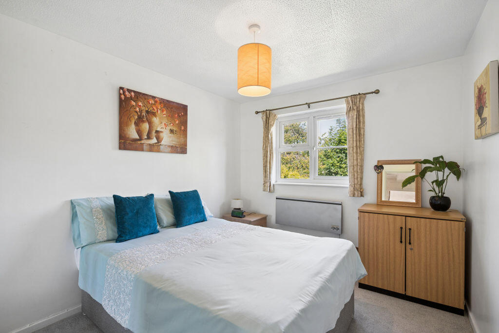 Apartment in Slough, Wooburn - More